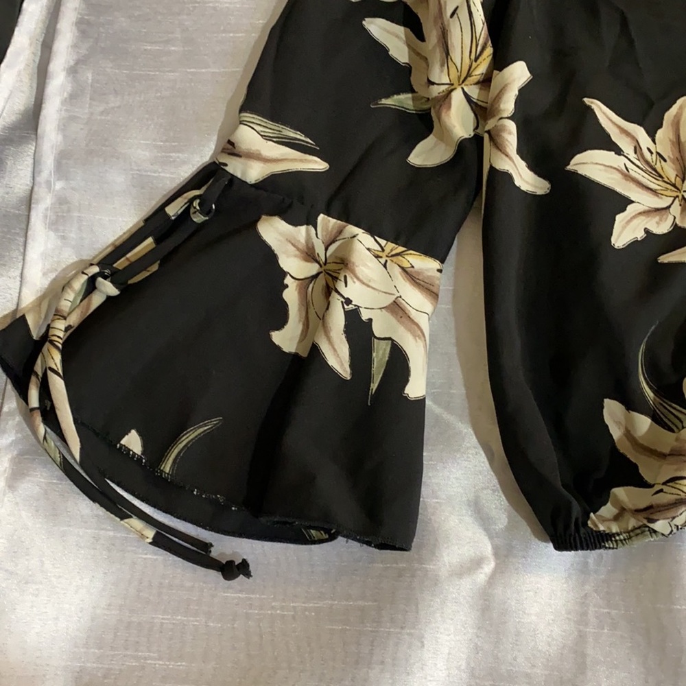 Black floral top - Picture 4 of 6